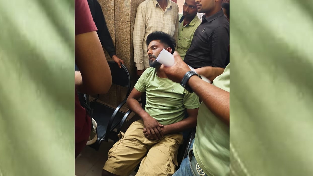 Police arrested thief in hospital of Gonda.