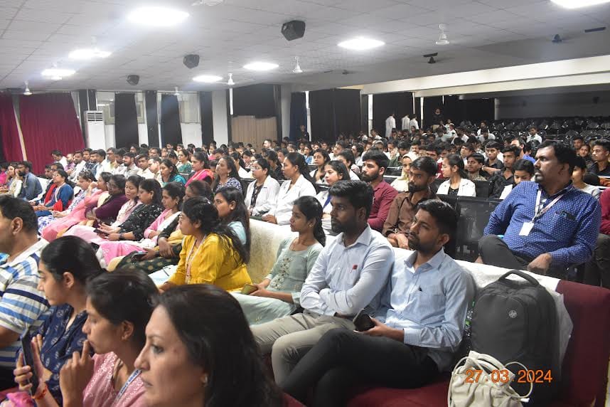Indore: Before becoming an investor in the stock market, it is important to understand every little thing