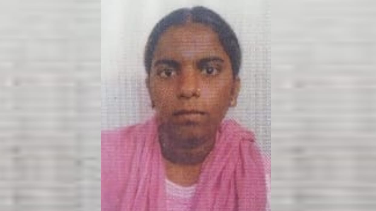 Mohanlalganj: A girl's dead body found on railway track, identified.