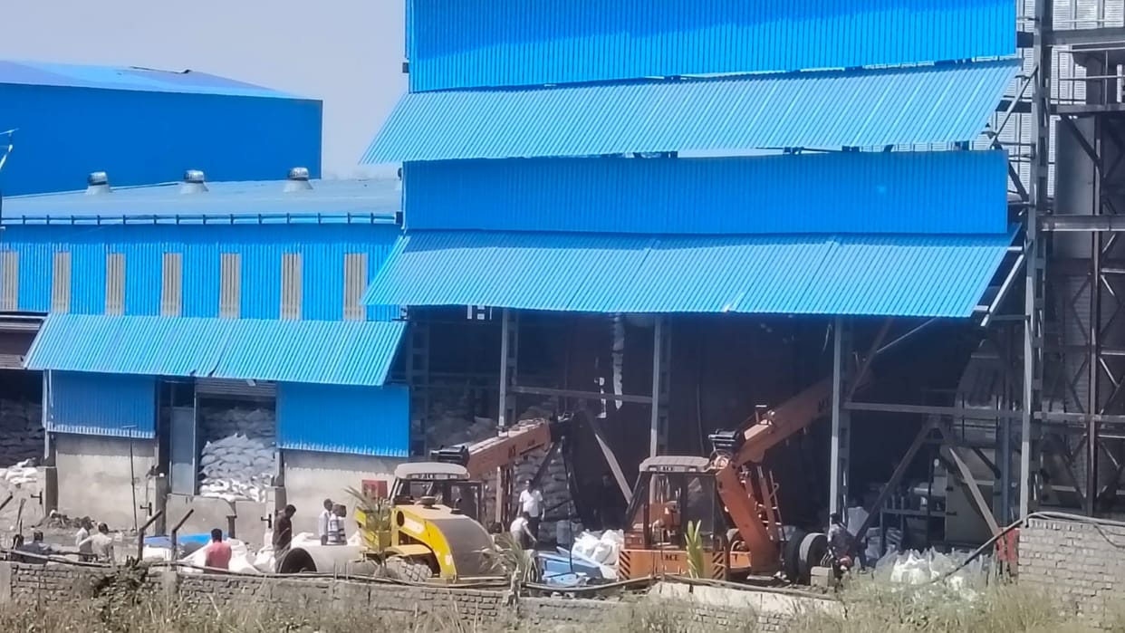Chhindwara News Worker dies due to silo collapse in factory