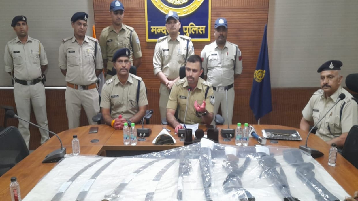 Mandsaur 121 kg opium and doda seized without incision as per CPS method four guns and sword recovered