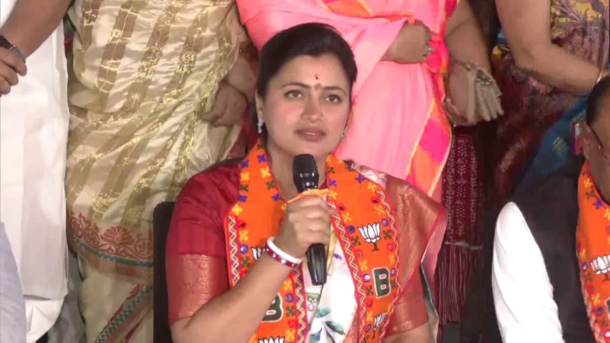 Navneet Rana joins BJP in Nagpur Amravati candidate praises PM Modi ideas Maharashtra Politics
