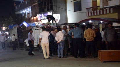 Property worth crores of former MLA Vijay Mishra seized Bhadohi police took action in Allapur.