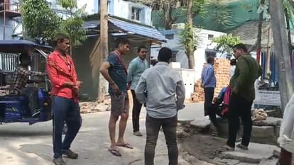 Laborer injured in road accident dies during treatment