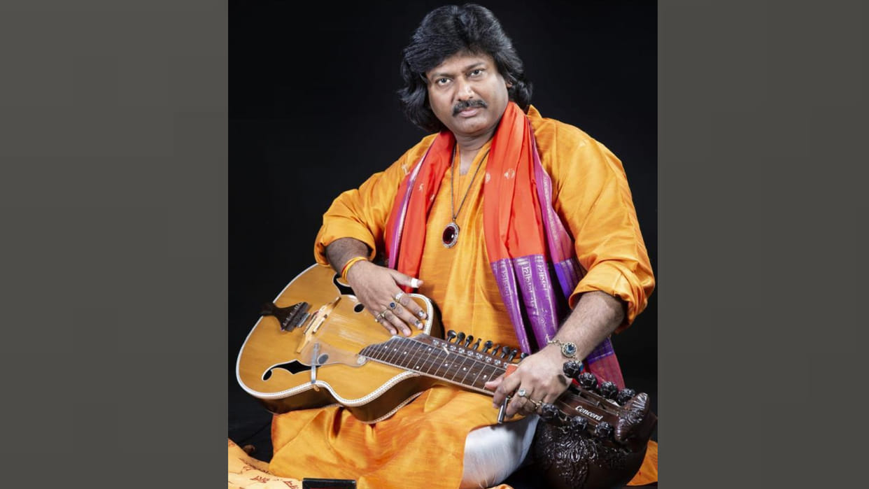 Ujjain: Veena player Pandit Salil Bhatt gave a message to the children