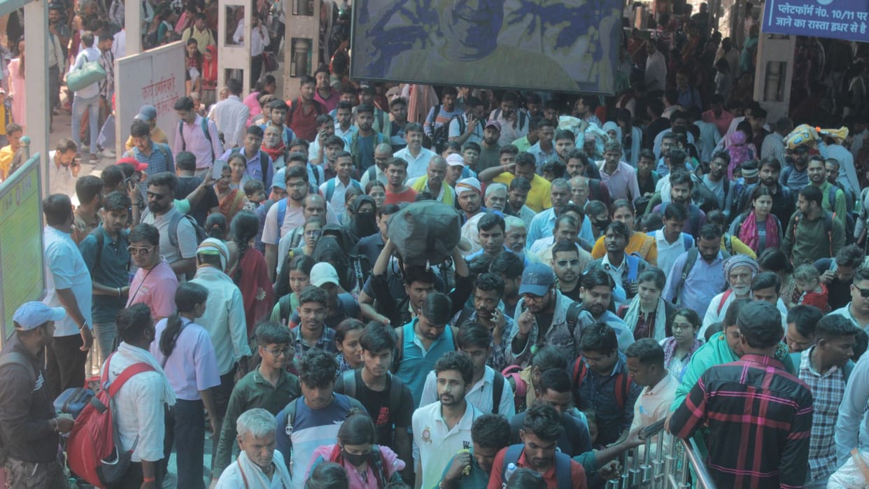 Varanasi to Mumbai Delhi plane train and buses passengers crowd increased