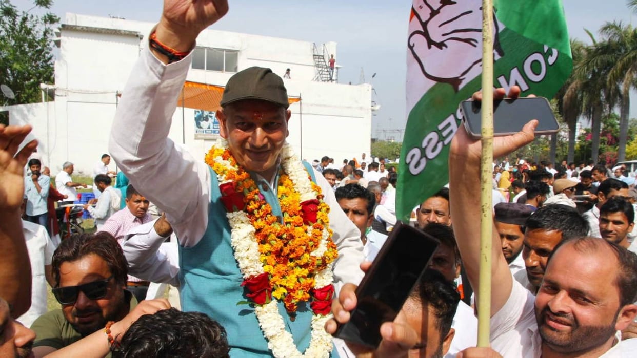 Uttarakhand Congress Lok Sabha candidate Virendra Rawat asked for assistant Post Viral on Social Media