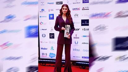 Arushi Nishank received Black Swan Champion of the Year Award Entertainment Uttarakhand News in hindi