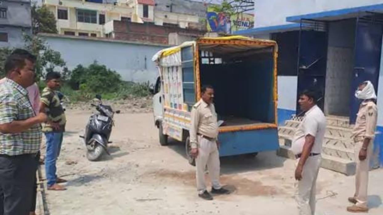 Bihar Accident: Uncontrolled truck hits parked truck in Gopalganj, driver died on the spot