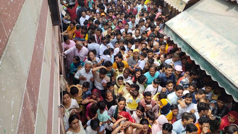 Long Queue Of Devotees For Darshan Of Thakur Banke Bihari In Vrindavan