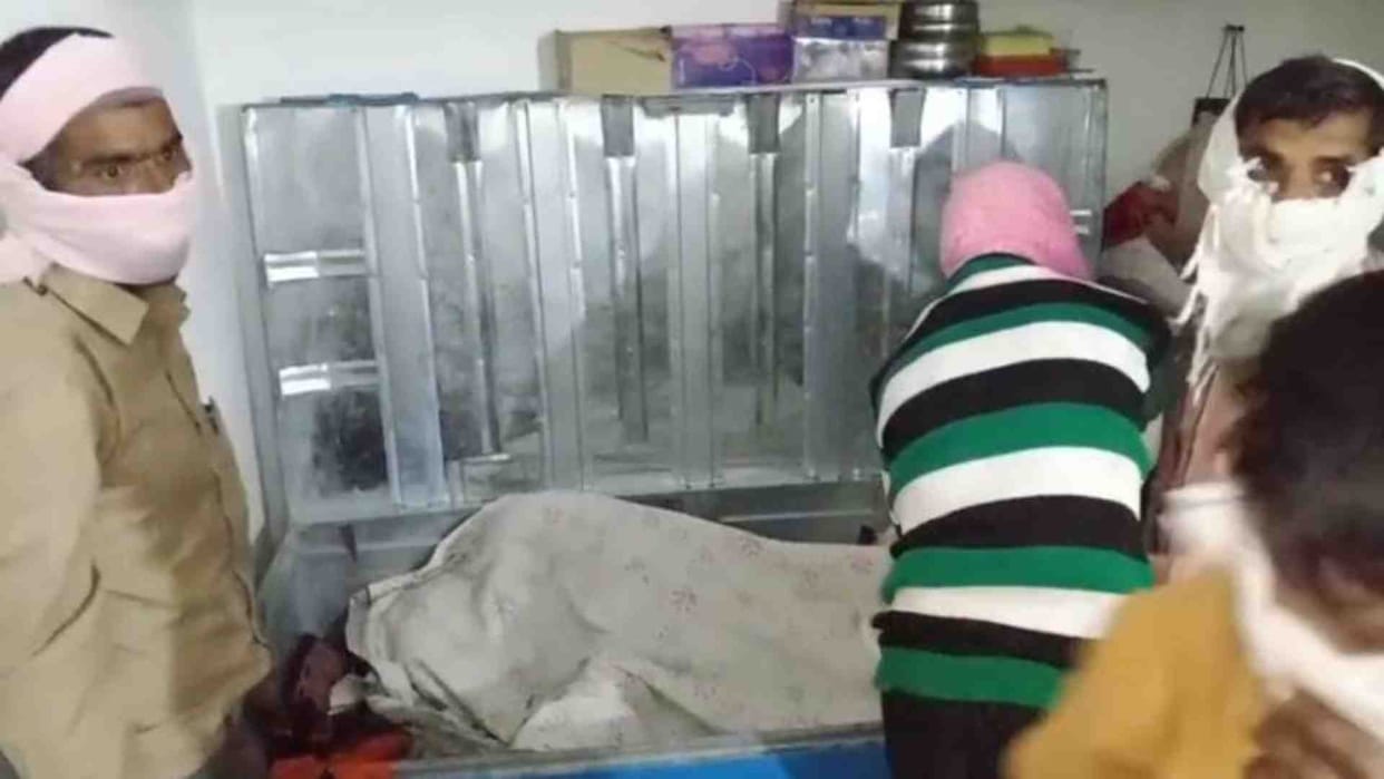 Gwalior News: Dead body of an elderly man retired from Home Guard found in a box.