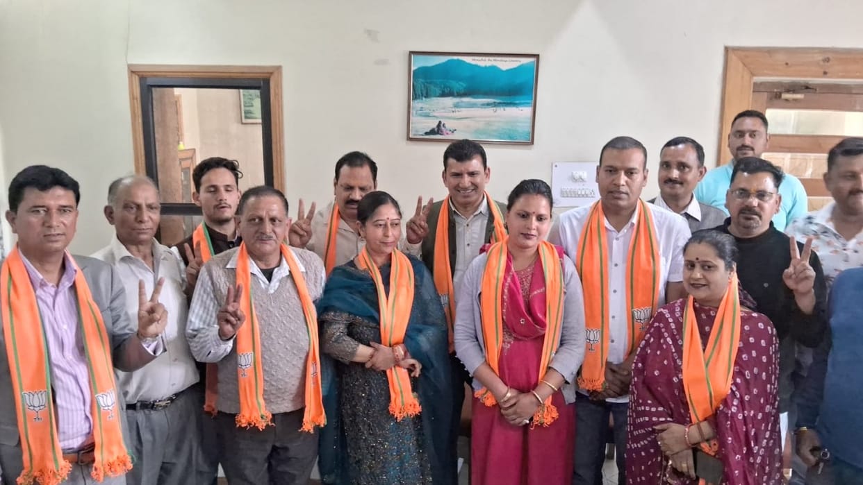 Himachal: Revolt in Jogindernagar Congress, Block Women President Mamta Kapoor joins BJP