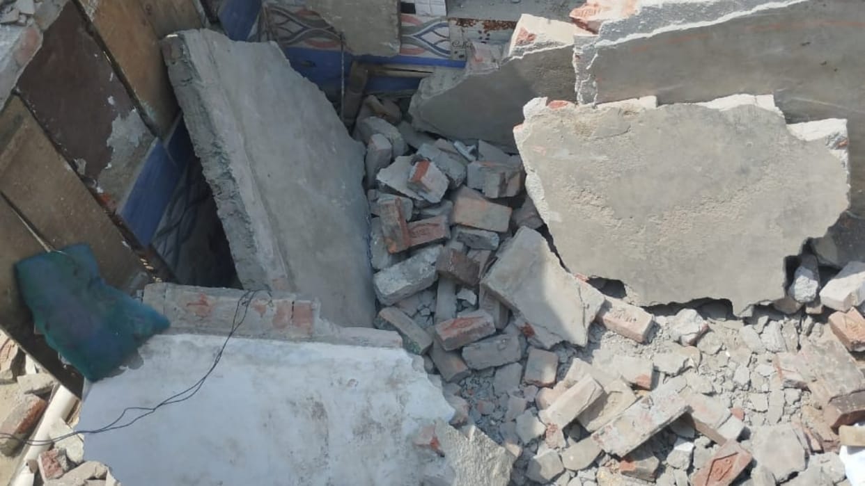 Four people injured due to roof of old house collapses in Budaun