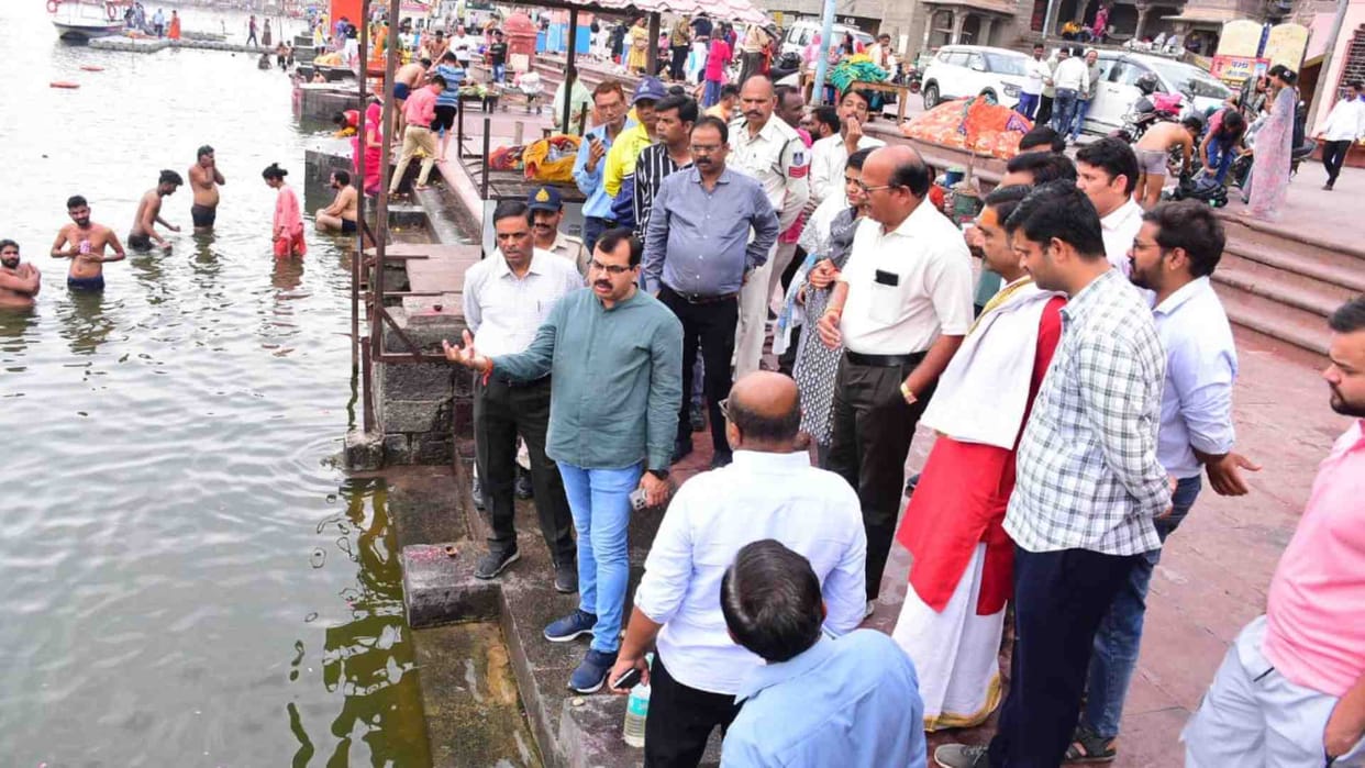 Vidisha News: The smell of dead fish spread everywhere in Shipra