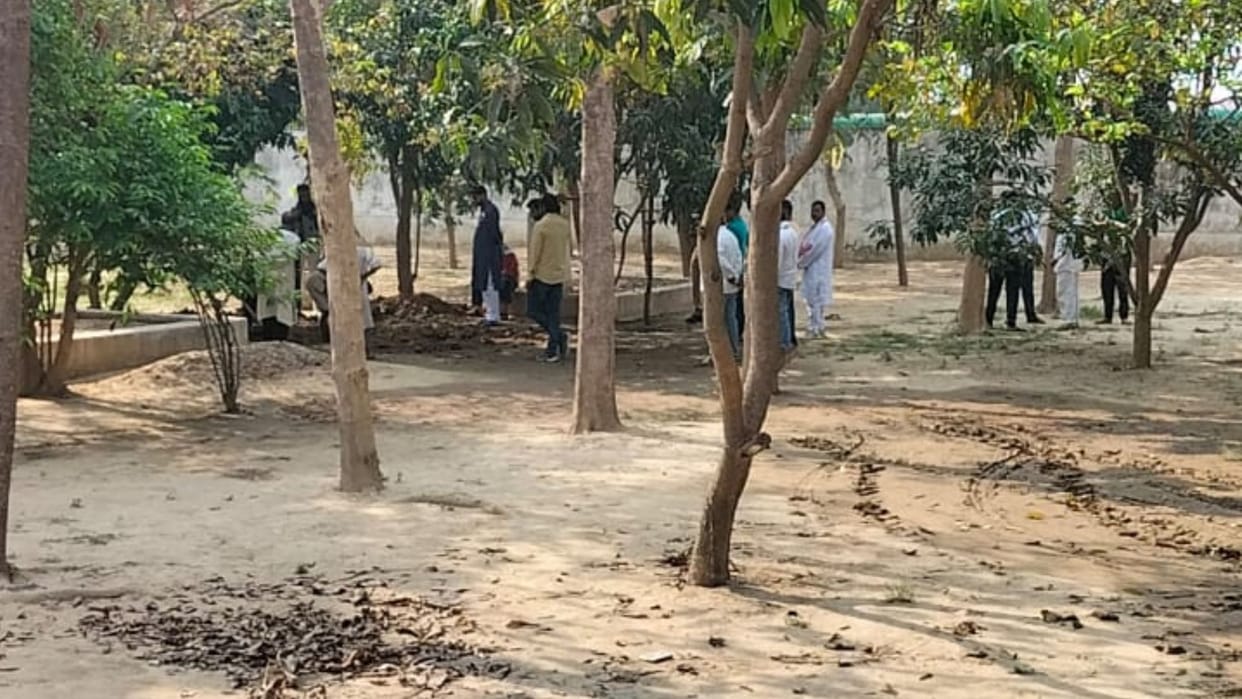 Mukhtar Ansari body will be buried in ancestral graveyard