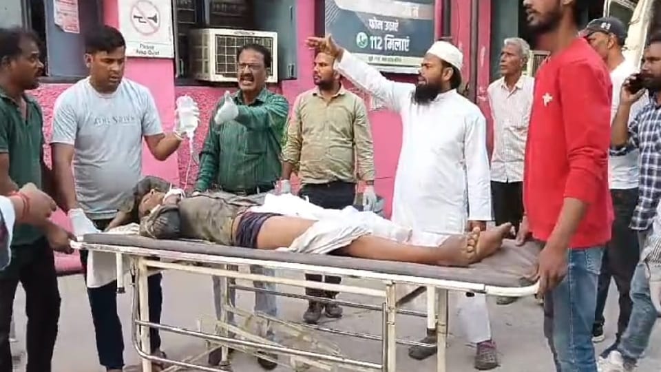 Pickup overturns after colliding with car in Hapur several people injured