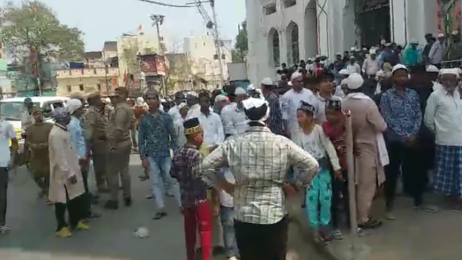 Mukhtar Ansari death juma ki namaz done in Gyanvapi and other mosques of varanasi