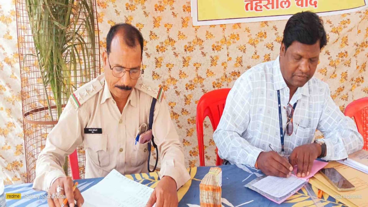 Chhindwara: Chand police seized more than Rs 4 lakh from three vehicles.