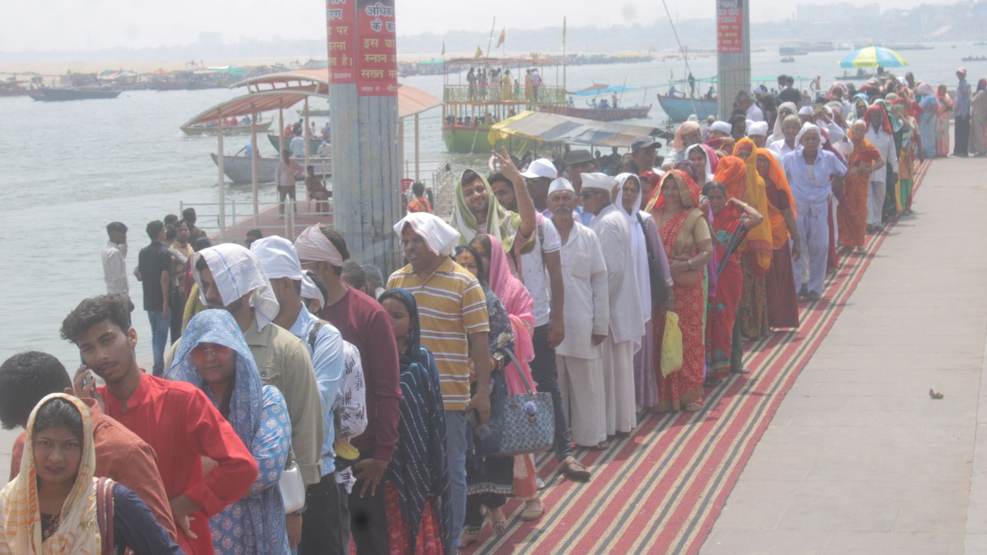 Kashi Vishwanath Dham Devotees crowd reached from Ayodhya Ram Mandir