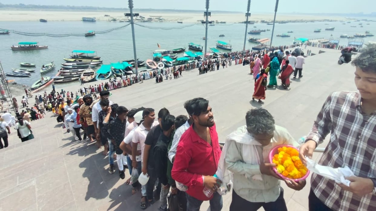 Sawan like crowd in kashi vishwanath temple records of devotees broken again in 11 days