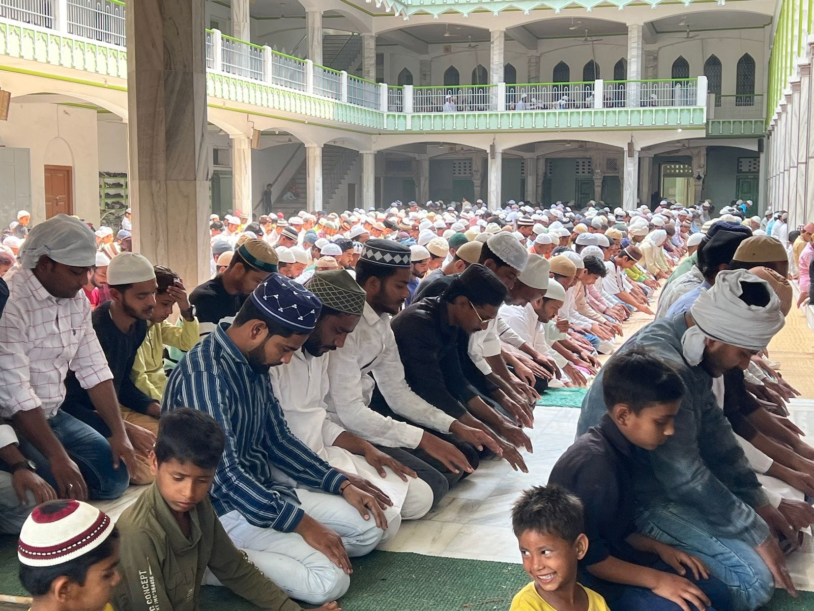Mukhtar Ansari Death police and para military forces alert for juma ki namaz in Mau