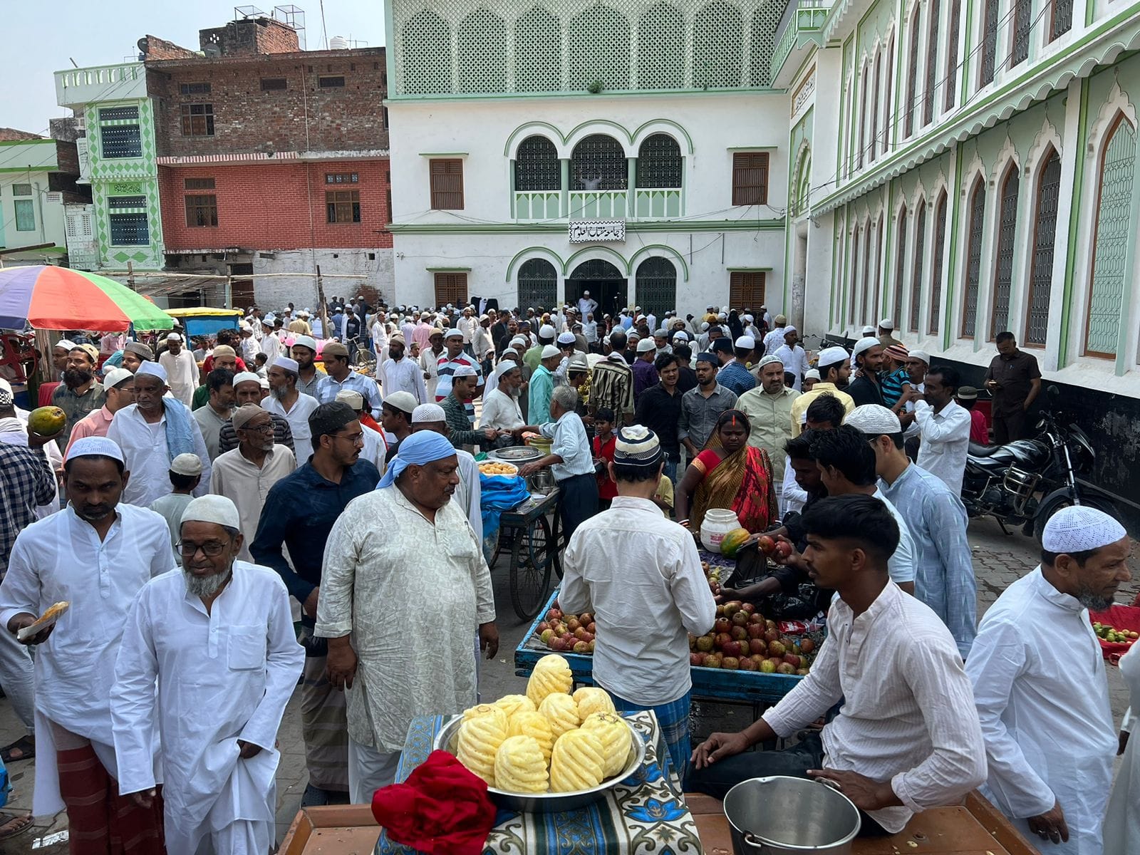 Mukhtar Ansari Death police and para military forces alert for juma ki namaz in Mau