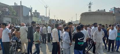 Bodies of two brothers found in tractor trolley in Muzaffarnagar and family members blocked highway