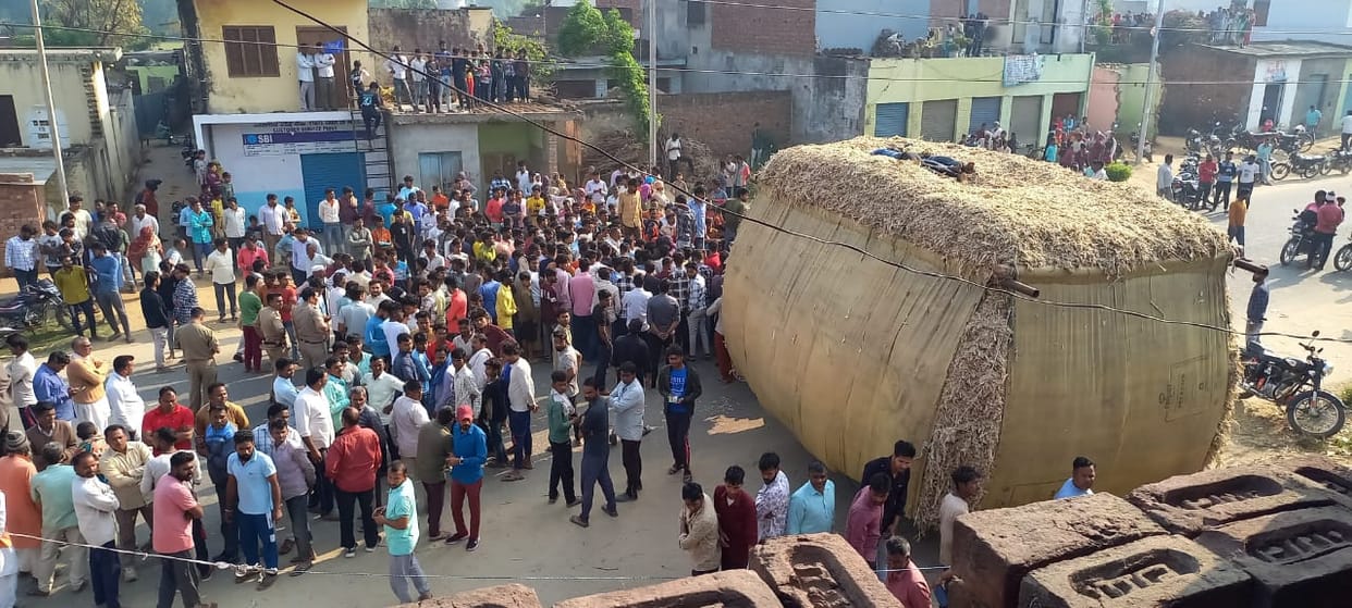 Bodies of two brothers found in tractor trolley in Muzaffarnagar and family members blocked highway