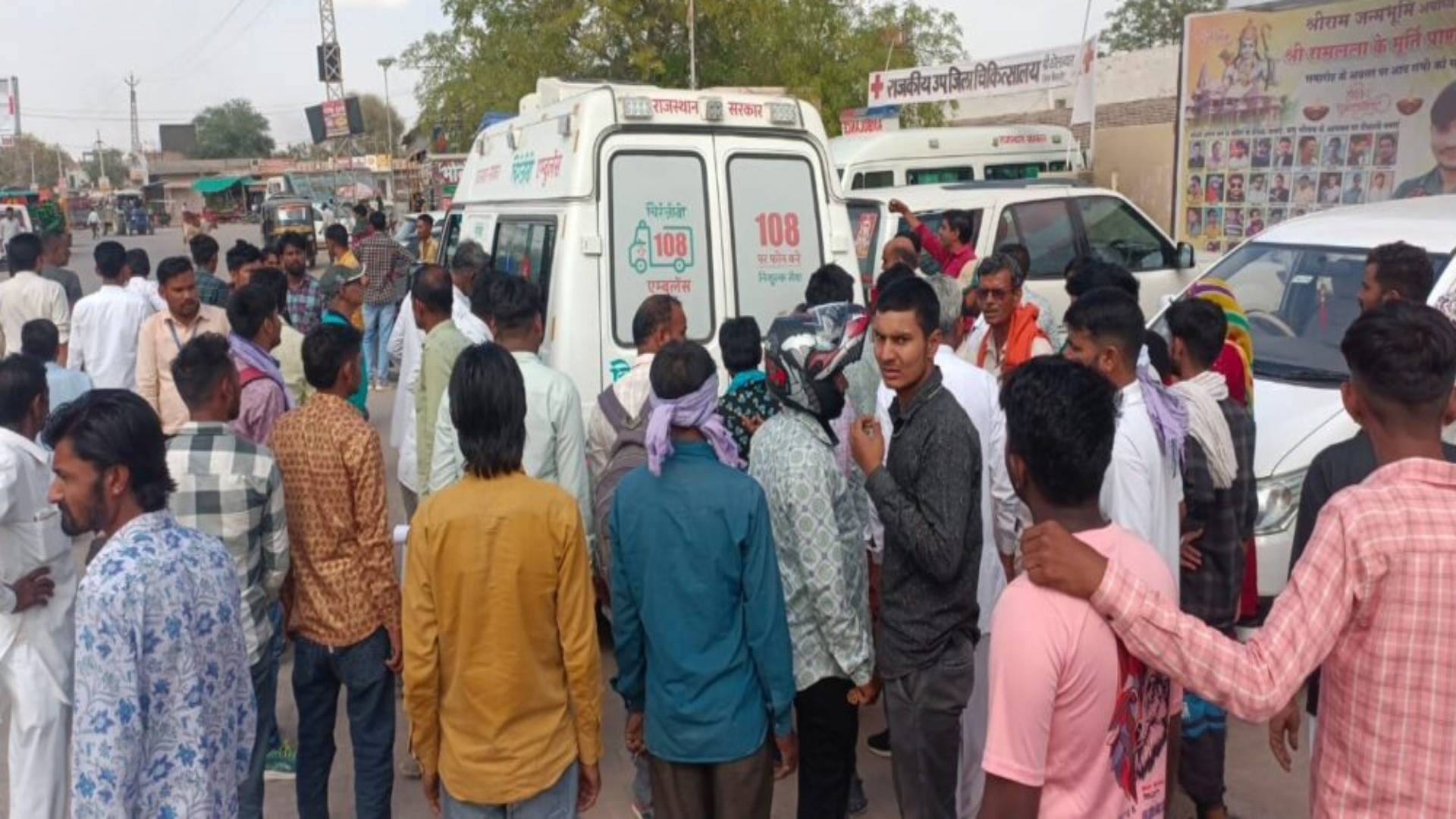 घटना स्थल पर मौजूद लोग