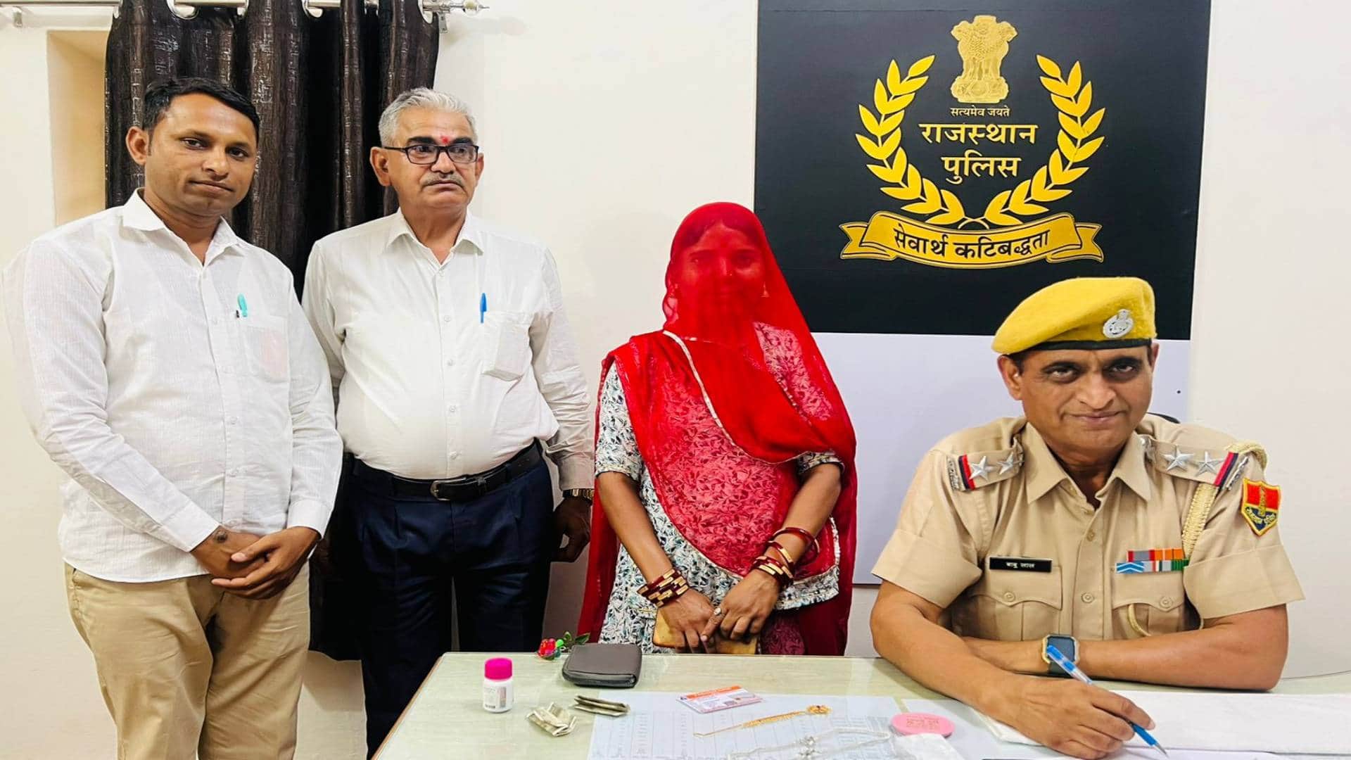 महिला को मिला बैग