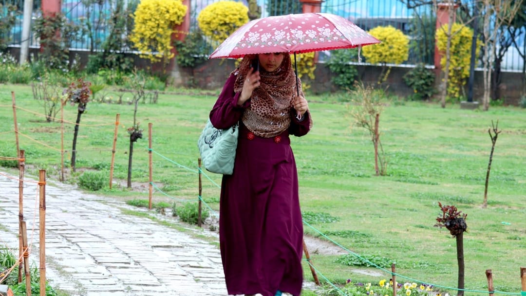 Jammu Kashmir Weather update rain in many districts, cloudy in some areas