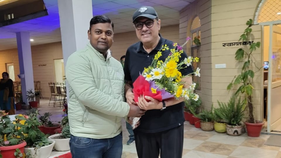 Bollywood actor Boman Irani reached Uttarakhand and Go to Lansdowne for the shooting of film