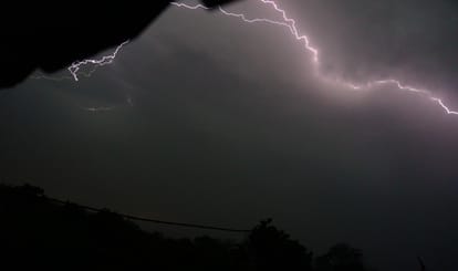 Uttarakhand Weather Update Today Rainfall from mountains to plains Area strong winds increase cold