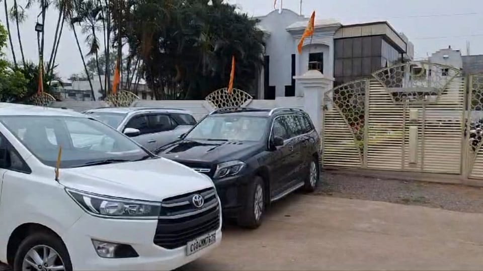 Before Lok Sabha elections IT raids the premises of BJP leader Chaturbhuj Rathi in Durg