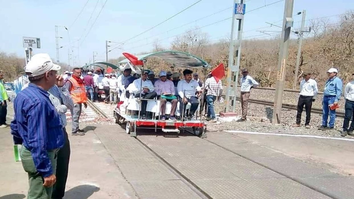Work on third rail in full swing on Bina-Katni railway section in mp hindi news