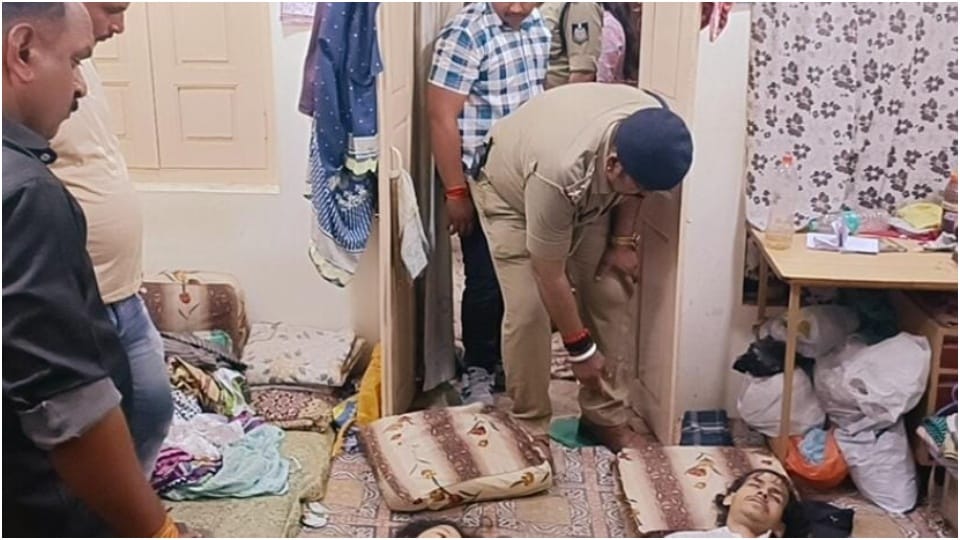 Brother and sister committed suicide by cutting the vein of their hand in Ujjain suicide note