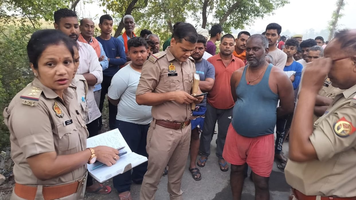 big incident in Deoria Gas cylinder explodes while making tea three children and mother die