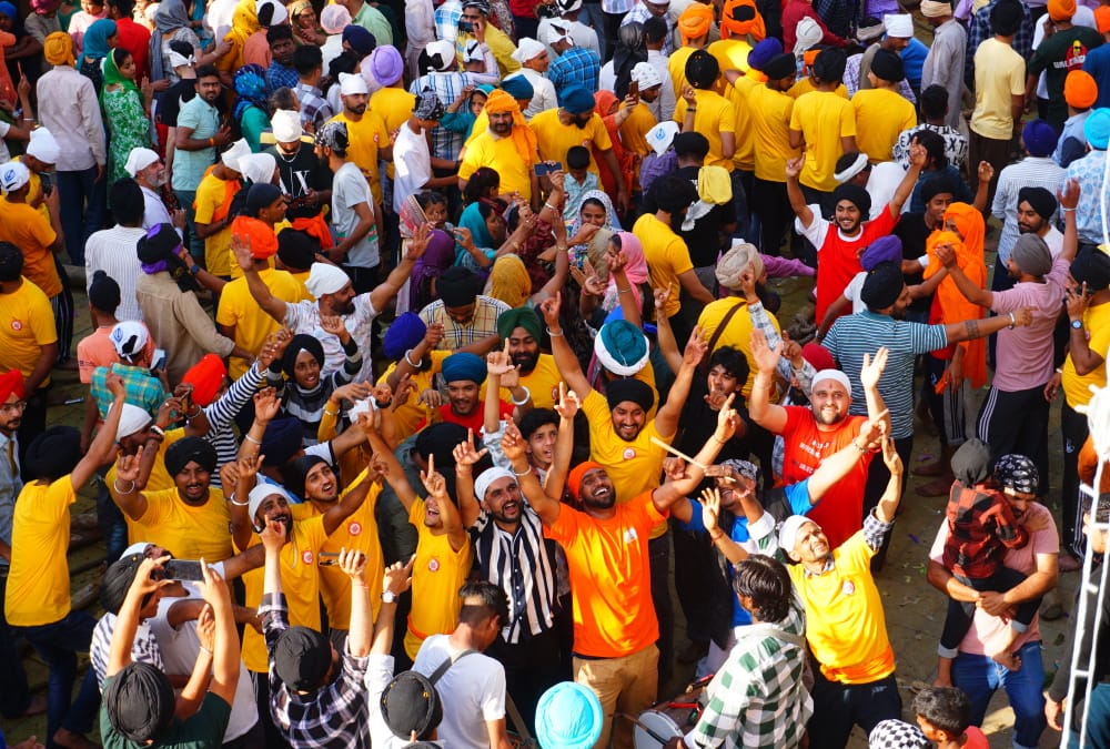 Dehradun Jhanda JI Mela 2024 Devotees Huge Crowd during flag hoisting See Amazing Visuals