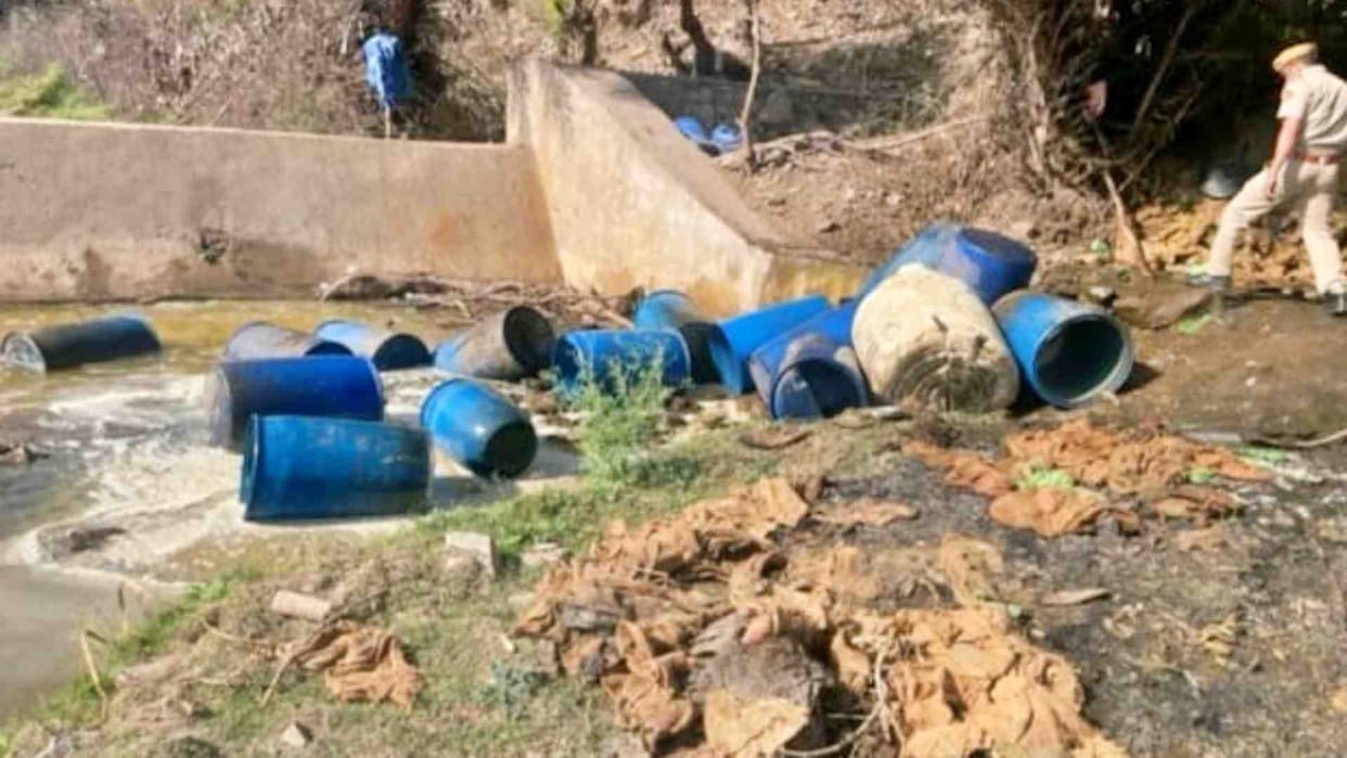 Sirohi News: Abu Road Sadar Police seized 40 liters of illegal liquor