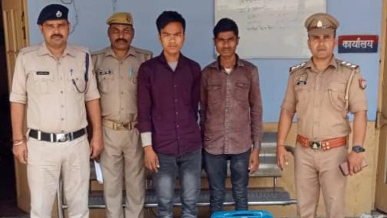 Two smugglers arrested with 38 bottles of branded English liquor at Bareilly Junction