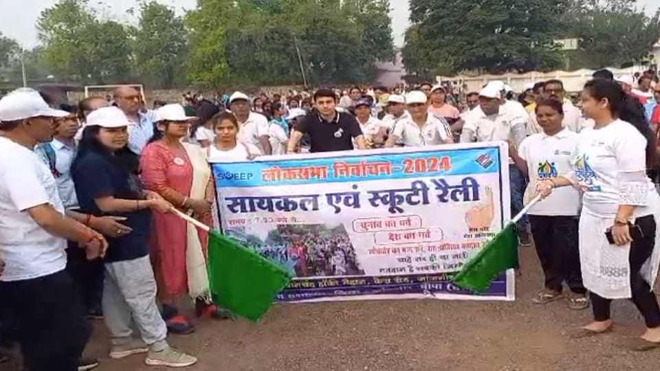 100% voting in Lok Sabha Collector SP took out cycle rally under sweep program