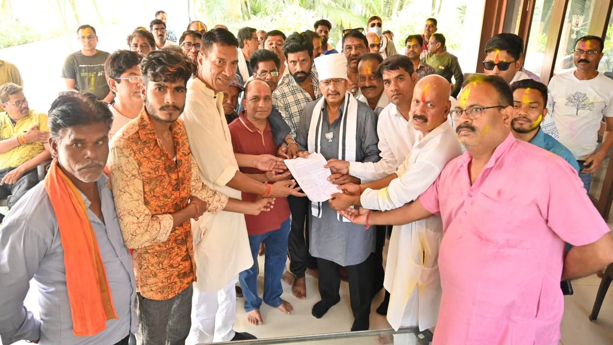 Sagar News Residents submitted memorandum regarding shifting of liquor shop