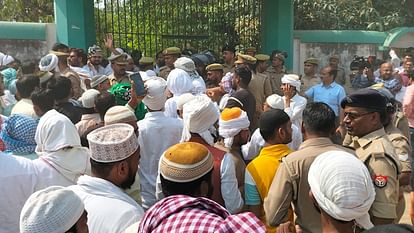 Mukhtar Ansari Funeral Updates: Crowd Gathered for Funeral procession of Mukhtar Ansari in Ghazipur