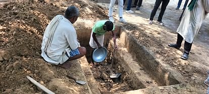 मुख्तार अंसारी की मौत, ग़ाज़ीपुर में अंतिम संस्कार के लिए 3 हिंदू मजदूरों ने खोदी कब्र!