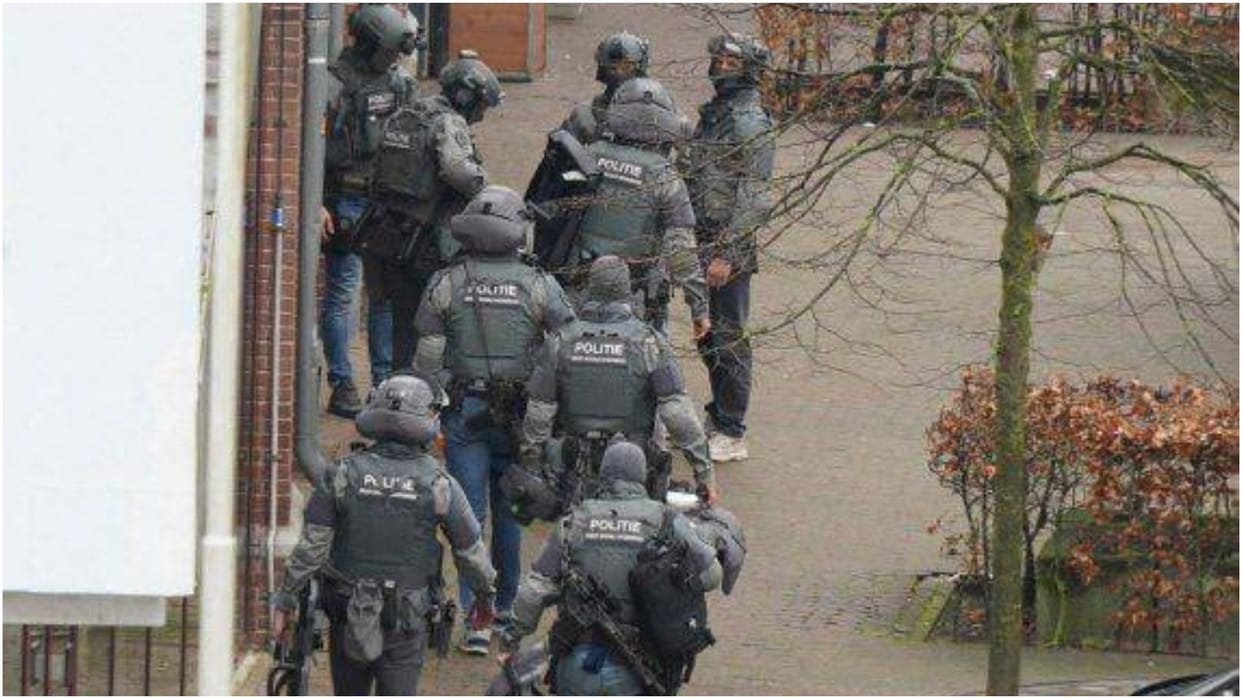 Netherlands: Many people were taken hostage in a building in Adde city, Dutch police evacuated nearby houses