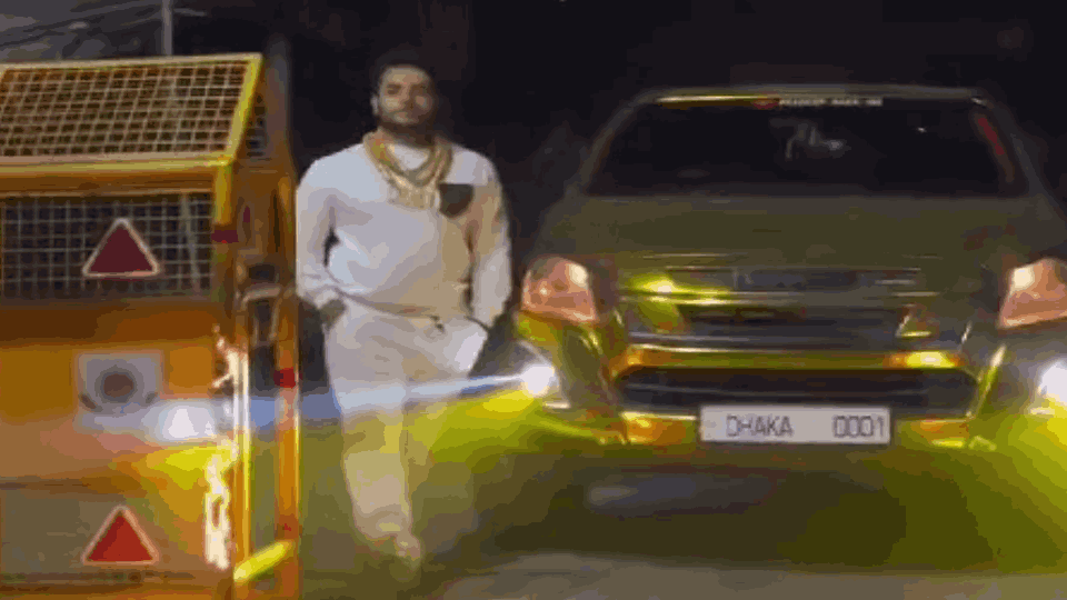 FIR lodged and arrest against person who burnt Delhi Police barricades while making a reel viral video