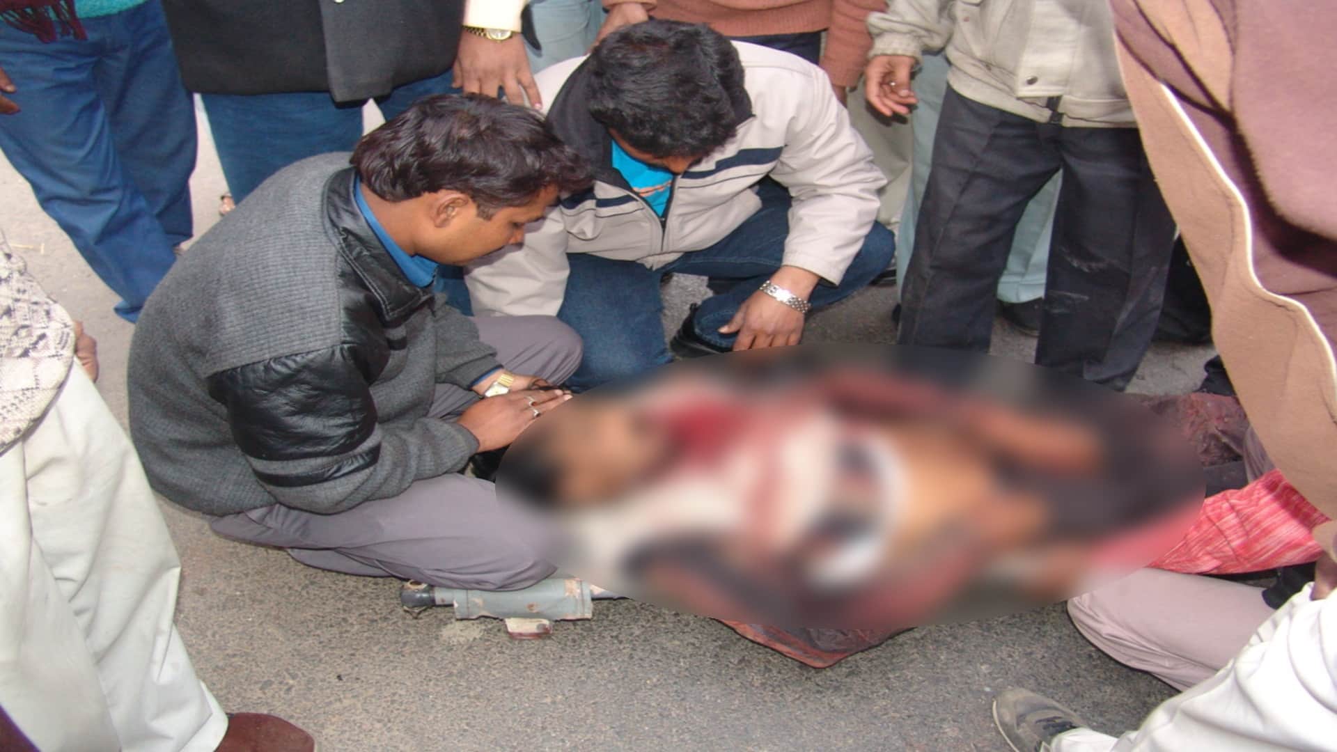 Raju Pal murder case: The district was on fire, the mob burnt down four police posts