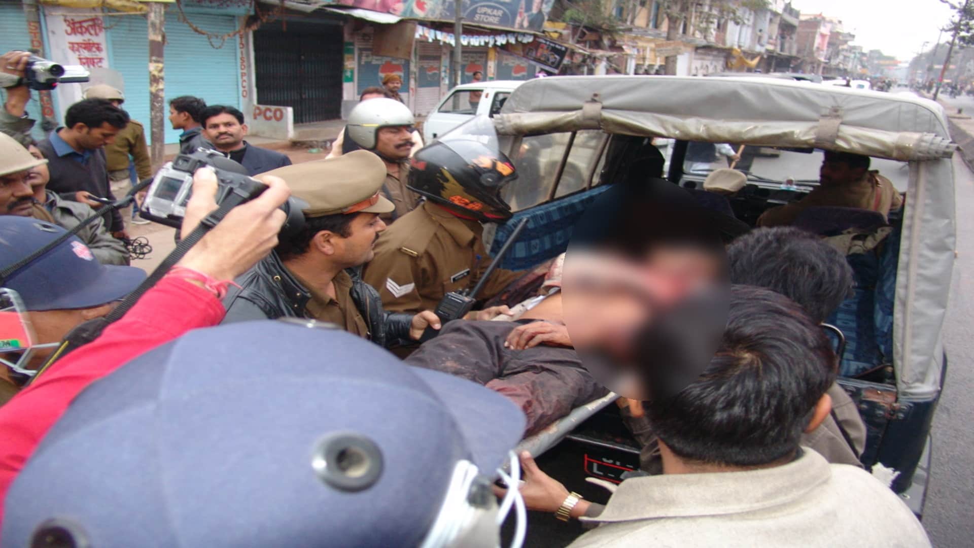 Raju Pal murder case: The district was on fire, the mob burnt down four police posts