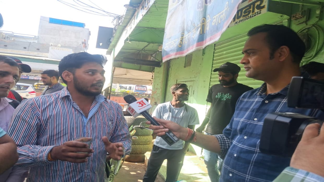 Satta Ka Sangram: Discussion over tea in Sikar, voters appeared angry over ignoring local development