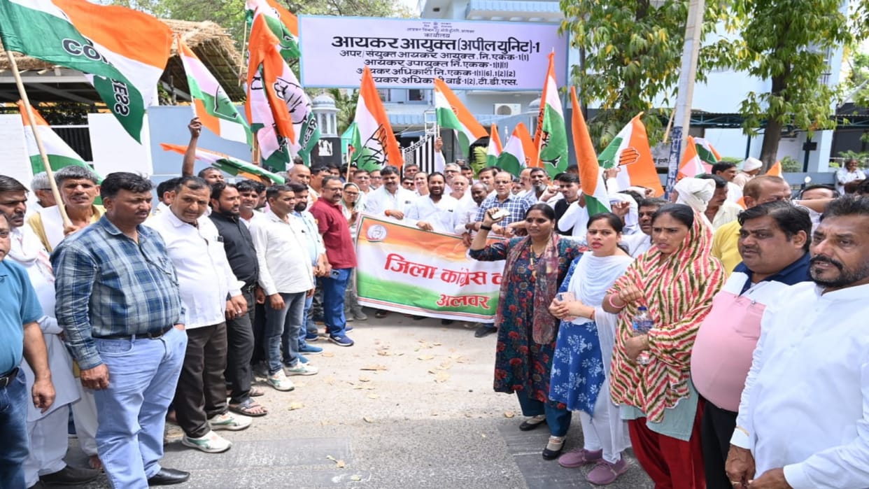 Alwar News: Situation like undeclared emergency in the country, Congress protest against demand notice